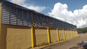 https://venezianaindustrial.com.br/wp-content/uploads/2024/03/veneziana-industrial-solution-venezianas-industriais-lanternim-523.jpg Veneziana Industrial Iluminação Natural para galpões e ambientes industriais