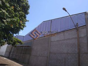 Veneziana Industrial de Galpão para ventilação e iluminação natural