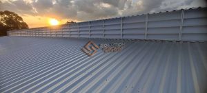 Lanternim em Projetos Arquitetônicos Lanternim em Projetos Arquitetônicos com iluminação natural abundante, ideal para integrar luz e ventilação em ambientes industriais e comerciais modernos