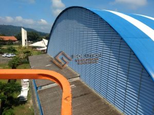 Veneziana Industrial Vantagens Veneziana Industrial Vantagens na regulação da luz natural e ventilação adequada