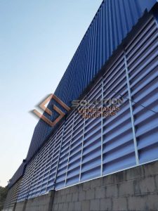 Veneziana Industrial Resistência Veneziana Industrial Resistência e Durabilidade, com estrutura em aço galvanizado ideal para ambientes industriais agressivos e de longa exigência operacional