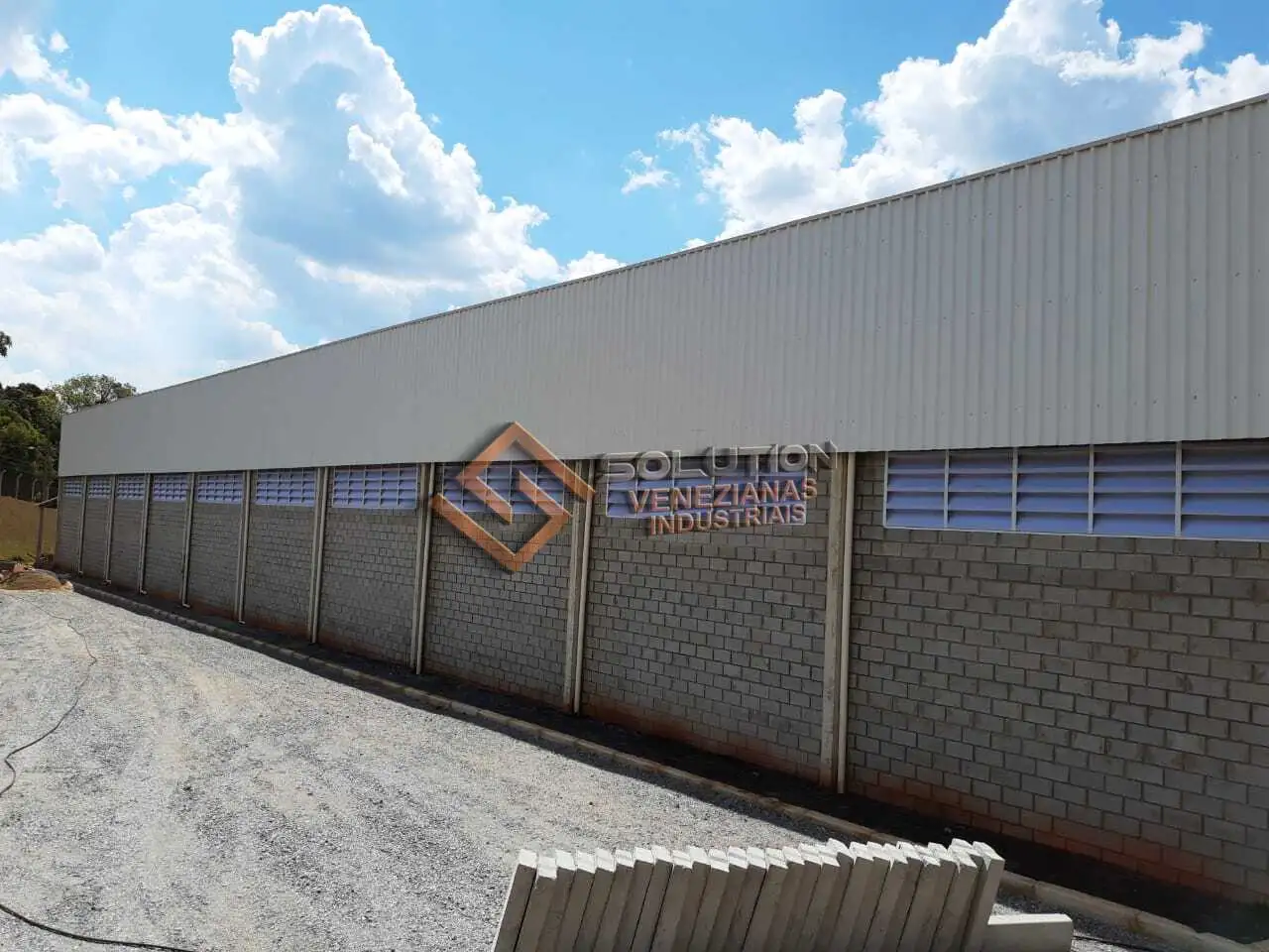 veneziana de galpão industrial