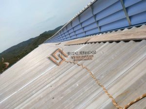 Lanternim para Indústria em aço galvanizado, promovendo ventilação natural eficiente e resistência em ambientes industriais