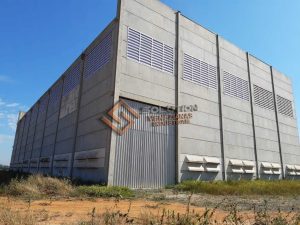 Veneziana de Galpão Industrial Veneziana de Galpão Industrial da Solution com alta durabilidade e ventilação constante, ideal para ambientes com baixa necessidade de manutenção
