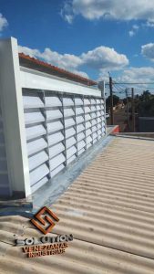 Lanternins transformando espaços com iluminação natural em ambientes industriais