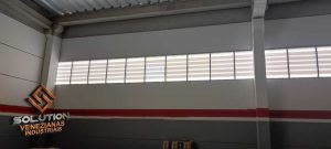 Veneziana Industrial Funcionalidade Veneziana Industrial Funcionalidade Superior para ventilação e desempenho térmico