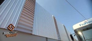 Veneziana Industrial Redefinindo Veneziana Industrial Redefinindo a Indústria com ventilação e iluminação eficiente