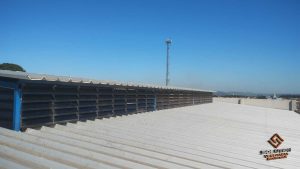 Lanternim Instalação Simplificada Benefícios do Lanternim Instalação Simplificada em ambientes industriais