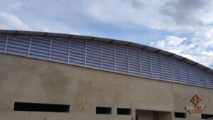 Veneziana Industrial Máxima Eficácia A Versatilidade da Veneziana Industrial Máxima Eficácia em ventilação e desempenho térmico