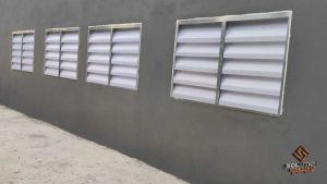 Veneziana Industrial Solução Eficaz Veneziana Industrial Solução Eficaz – Personalização para Diferentes Setores