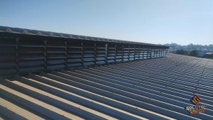 Lanternim Industrial Reduzindo Custos Lanternim Industrial Reduzindo Custos com eficiência energética e ventilação natural