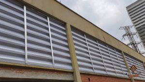 Veneziana Industrial Solução Notável com ventilação e iluminação eficiente