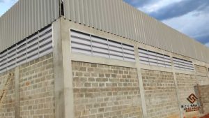 Veneziana Industrial na Arquitetura Funcionalidade Estética da Veneziana Industrial em Projetos Arquitetônicos