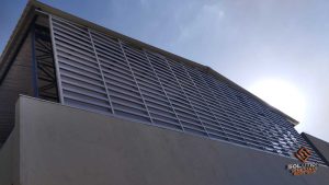 Veneziana Industrial Luz e Ventilação A Importância da Luz Natural nas Instalações Industriais com Veneziana Industrial