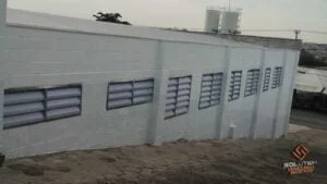 Veneziana Industrial Alta Resistência e ventilação confiável em climas frios