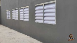 Veneziana Industrial Alta Resistência – Desempenho em Ambientes de Alta Umidade