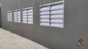 Veneziana Industrial Alta Resistência – Desempenho em Ambientes de Alta Umidade