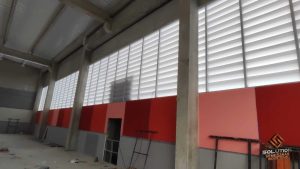 Por Que a Veneziana Industrial da Solution é o Melhor Custo para Sua Empresa?