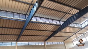 Lanternim Construção Moderna Lanternim Construção Moderna com ventilação natural e estética industrial