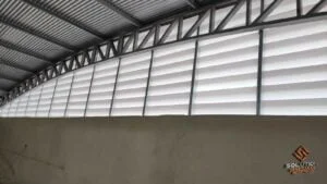 Veneziana Industrial Ar Interno Veneziana Industrial Ar Interno melhorando a circulação e conforto térmico em ambiente industrial moderno