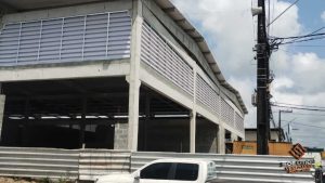 Veneziana Industrial Alta Resistência com ventilação e proteção para galpões