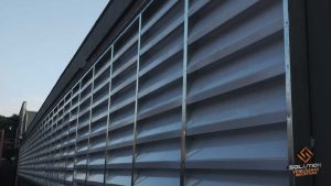 Veneziana Industrial no Fluxo de Ar Veneziana Industrial no Fluxo de Ar para ventilação contínua e eficiente