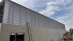 Veneziana Industrial Solução Ideal A Veneziana Industrial Solução Ideal para ventilação e eficiência em ambientes industriais