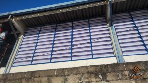 Veneziana industrial diminuir calor galpão industrial com ventilação adequada, proporcionando conforto térmico, eficiência e economia energética.