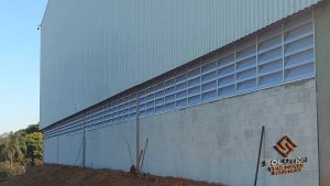 Veneziana Industrial Para Indústria Veneziana Industrial Para Indústria com ventilação contínua e eficiência térmica