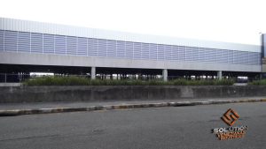 Veneziana Industrial Solução para melhora na circulação de ar e ventilação natural industrial