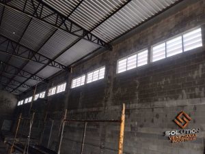 Veneziana Industrial Instalação Fácil Veneziana Industrial Instalação Fácil com compatibilidade para estruturas existentes