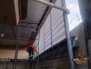 Veneziana Industrial Climas Tropicais Veneziana Industrial Climas Tropicais garantindo ventilação eficiente e conforto