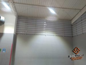 Veneziana Industrial Fábricas Veneziana Industrial Fábricas Ventilação Eficiente garantindo conforto térmico e circulação de ar