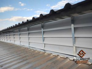 Lanternim Iluminação Superior Escolha a Solution Venezianas Industriais com venezianas em aço galvanizado para ventilação natural e alta durabilidade