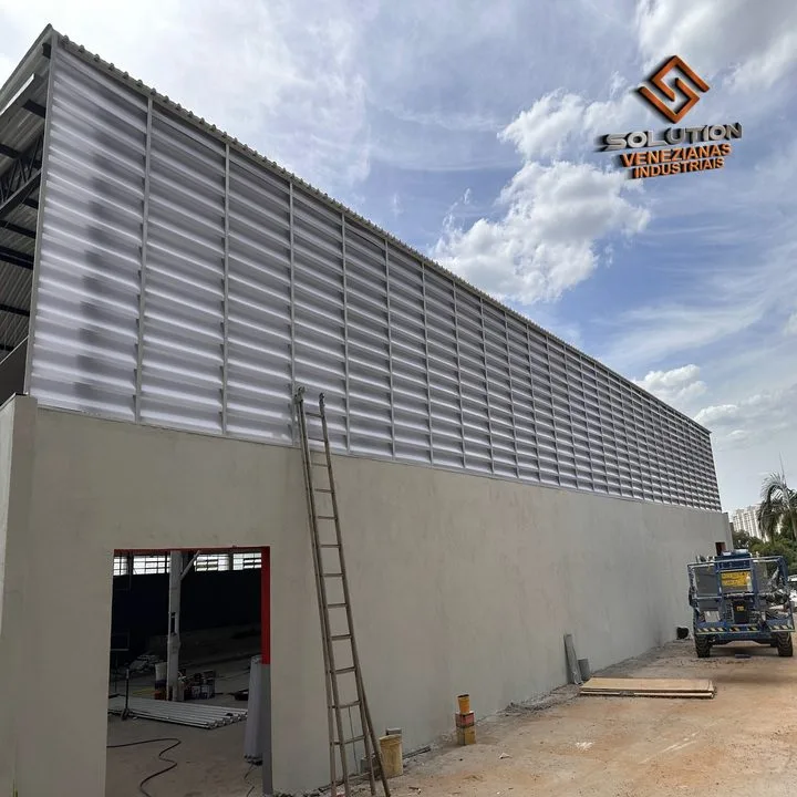 venezianas industriais em fábricas