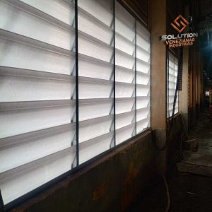 Veneziana Industrial para Garagens Veneziana Industrial para Garagens com Iluminação Natural e Redução de Custos Energéticos