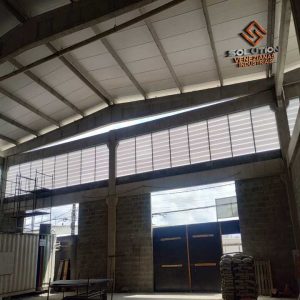 Venezianas Industriais Reduzem Custos Venezianas Industriais Reduzem Custos com Controle Ambiental e Eficiência Operacional