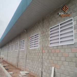 Veneziana Industrial no Seu Projeto Veneziana Industrial no Seu Projeto: eficiência e estilo para ambientes industriais