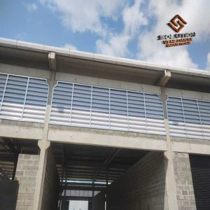 Veneziana Industrial para Fachadas Veneziana Industrial para Fachadas que valoriza o projeto com ventilação e estética