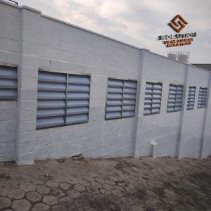 Veneziana Industrial Ar Contínuo Veneziana Industrial Ar Contínuo com eficiência energética e ventilação natural