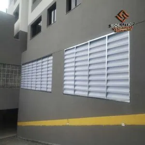 Venezianas Industriais Sua Qualidade Venezianas Industriais Sua Qualidade com benefícios de longo prazo para ventilação e iluminação