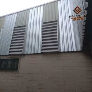 Veneziana Industrial Melhorando o Ar Veneziana Industrial Melhorando o Ar com ventilação natural e eficiência