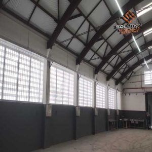 Veneziana Industrial Materiais de 1º Veneziana Industrial Materiais de 1º com Policarbonato Industrial leve e resistente
