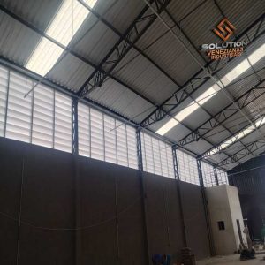 Veneziana Industrial O Material Certo Veneziana Industrial O Material Certo - Estrutura em Aço Galvanizado para resistência e durabilidade