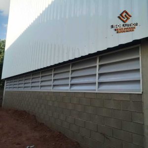 Veneziana Industrial Fácil Manutenção Veneziana Industrial Fácil Manutenção para ventilação eficiente e durabilidade