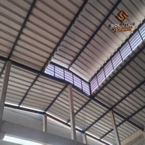 Lanternim em Arquitetura Industrial Lanternim em Arquitetura Industrial com foco em Redução de Custos Operacionais