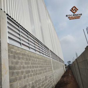 Veneziana Industrial Menos Ar Quente Veneziana Industrial Menos Ar Quente - Eficiência e conforto para ambientes industriais