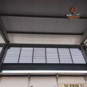 Veneziana Industrial Mais Conforto Veneziana Industrial Mais Conforto para melhor ventilação e iluminação natural em ambientes industriais