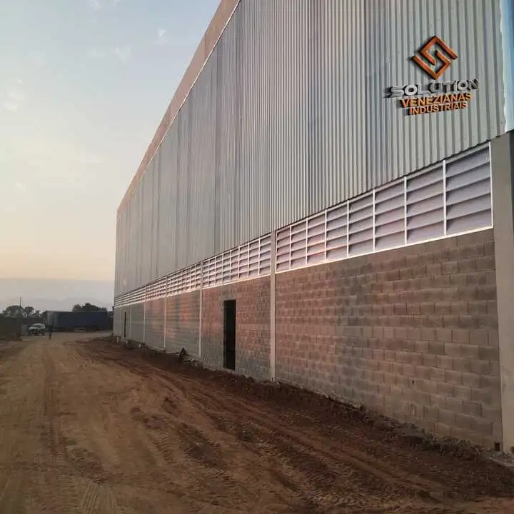 veneziana industrial sua luz natural