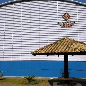 Veneziana Industrial Fachada Moderna Valorização Imobiliária com Fachadas Modernas Utilizando Veneziana Industrial Veneziana Industrial Fachada Moderna - Valorização Imobiliária com Fachadas Modernas da Solution